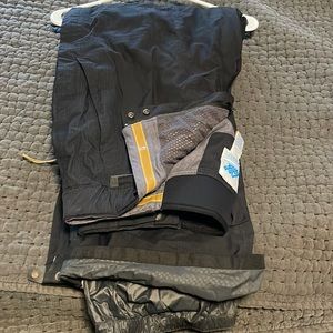 Men’s black ski/snowboard pants X-large/adjustable bands